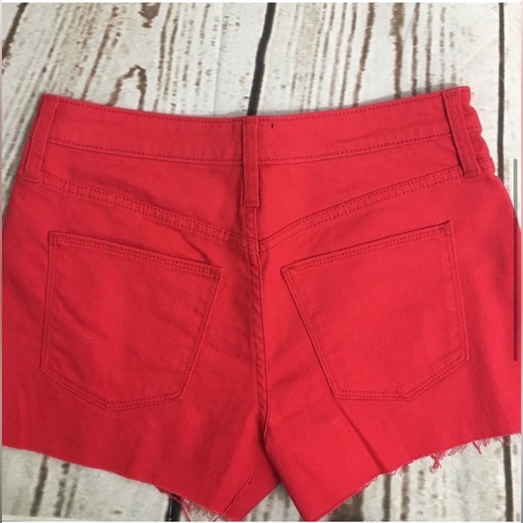🇺🇸 Universal Thread Red High Rise Shortie Cut Off Jean Shorts 6 / 28R - Picture 5 of 11